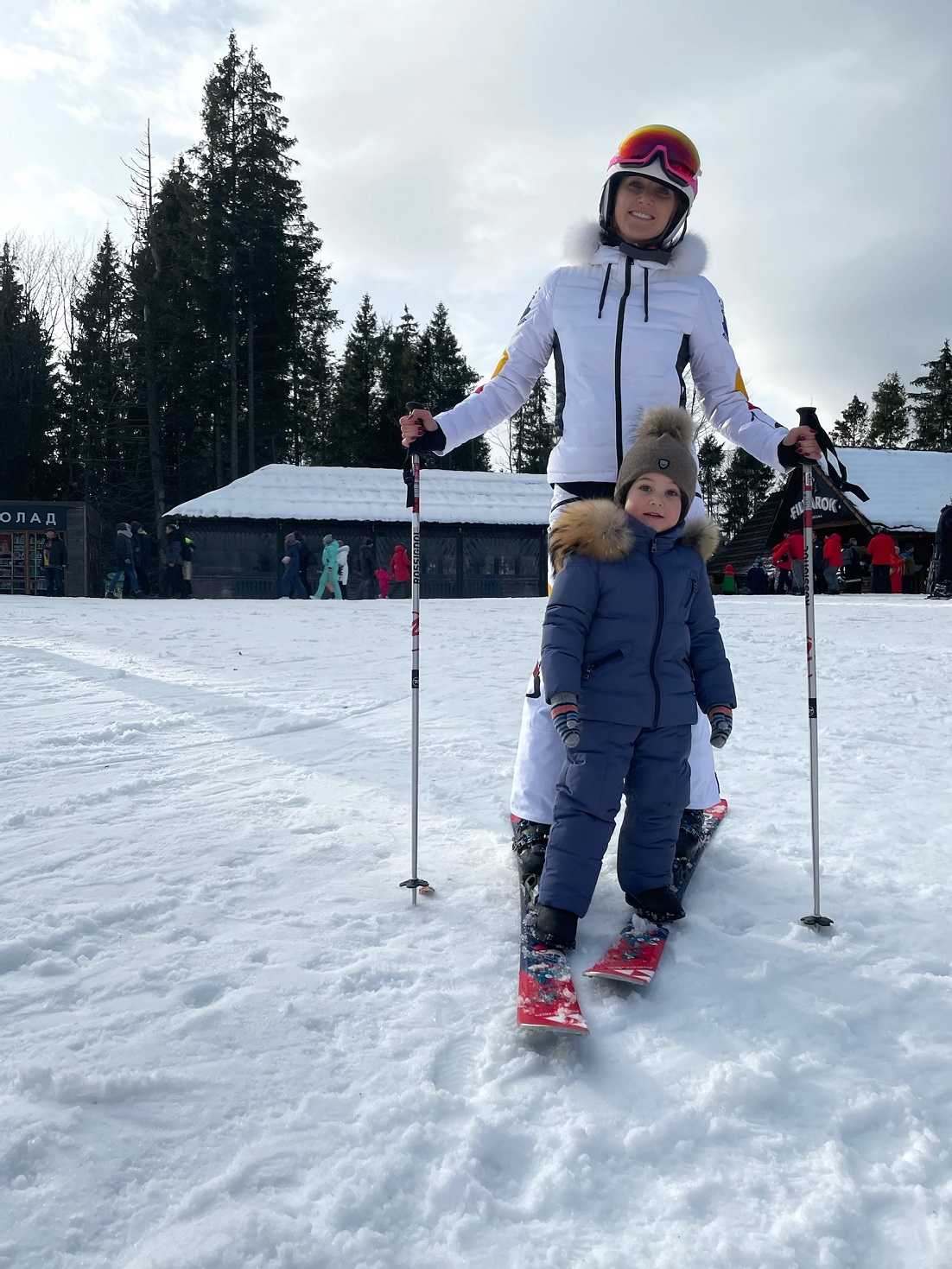 Хотел &quot;летать&quot; на подъемнике: Анна Ризатдинова рассказала о зимних каникулах с сыном