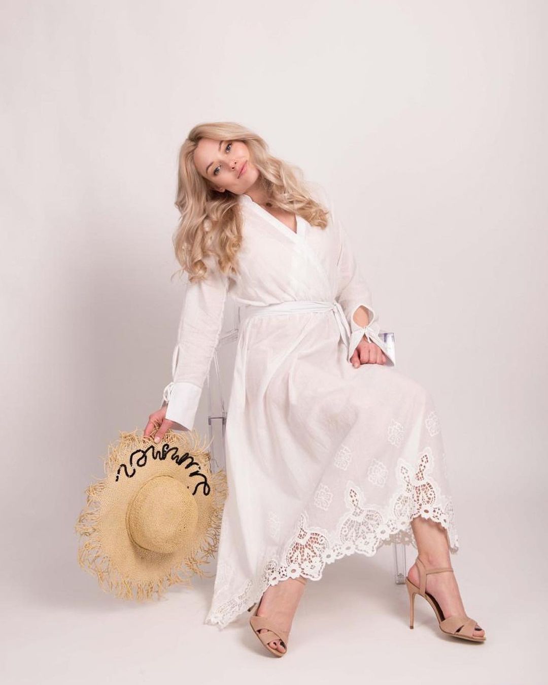 Сафари и перфорированное платье: Андре Тан показал необычные сарафаны на лето