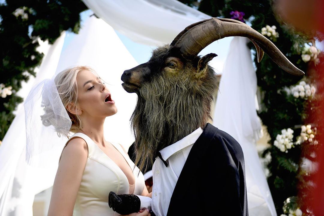 Вновь невеста? Алина Гросу впервые после развода появилась в белом платье