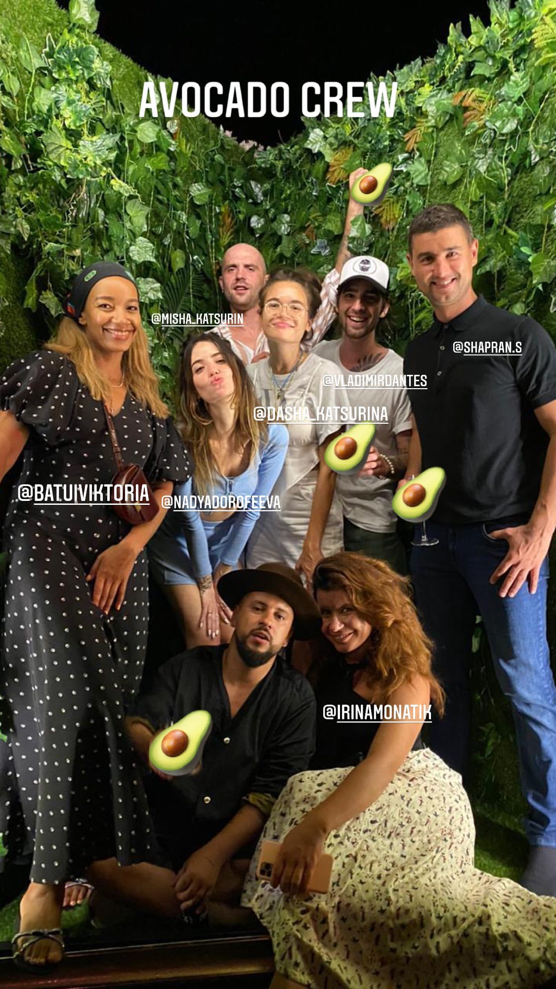 Только любовь: MONATIK очаровал бесконечной романтикой с женой на отдыхе со звездной компанией