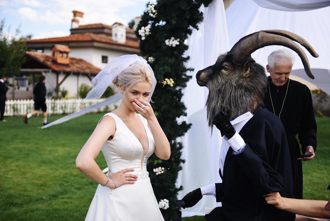 Вновь невеста? Алина Гросу впервые после развода появилась в белом платье