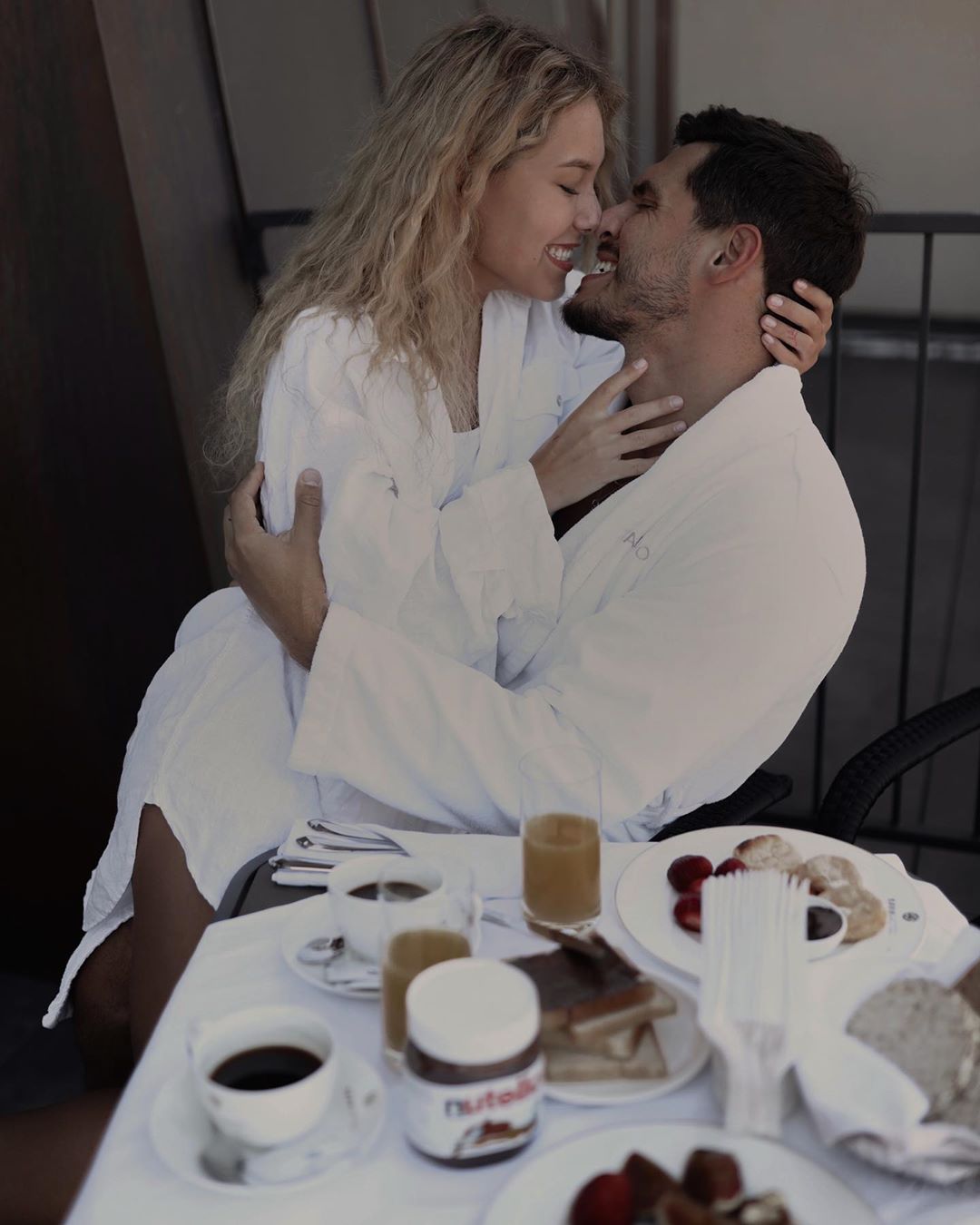 Заряд позитива на день: жена "Холостяка-9" рассказала об их утренних ритуалах