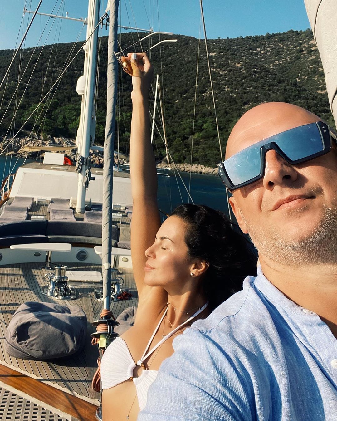 Благодарна за каждый поцелуй: Каменских в купальнике нежно призналась в любви Потапу