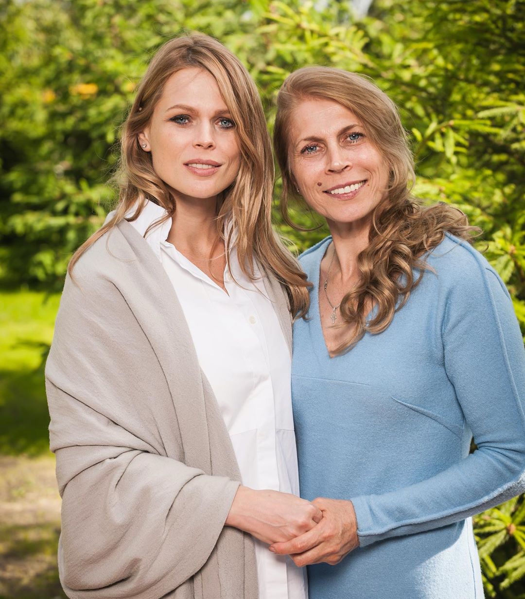 Дуже схожі: Ольга Фреймут розчулила ніжним фото з красунею мамою