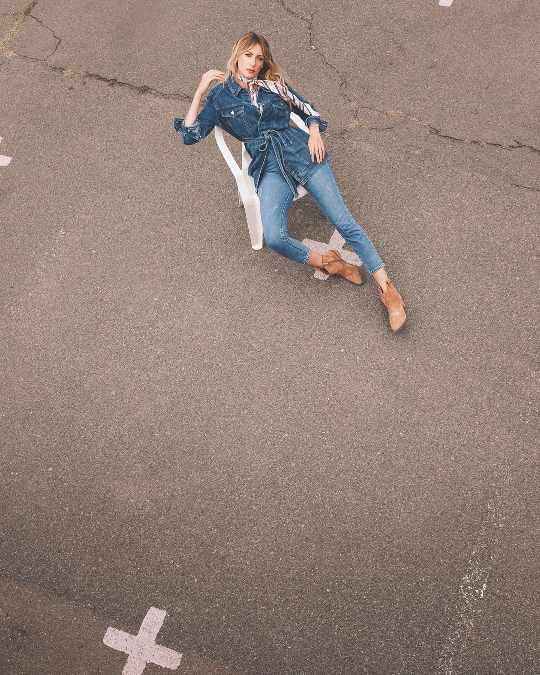 Жіночно і стильно: Леся Нікітюк приміряла трендові осінні луки на сторінках глянцю