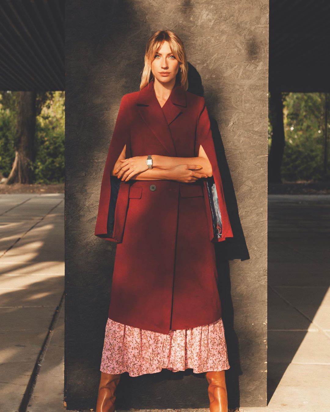 Жіночно і стильно: Леся Нікітюк приміряла трендові осінні луки на сторінках глянцю