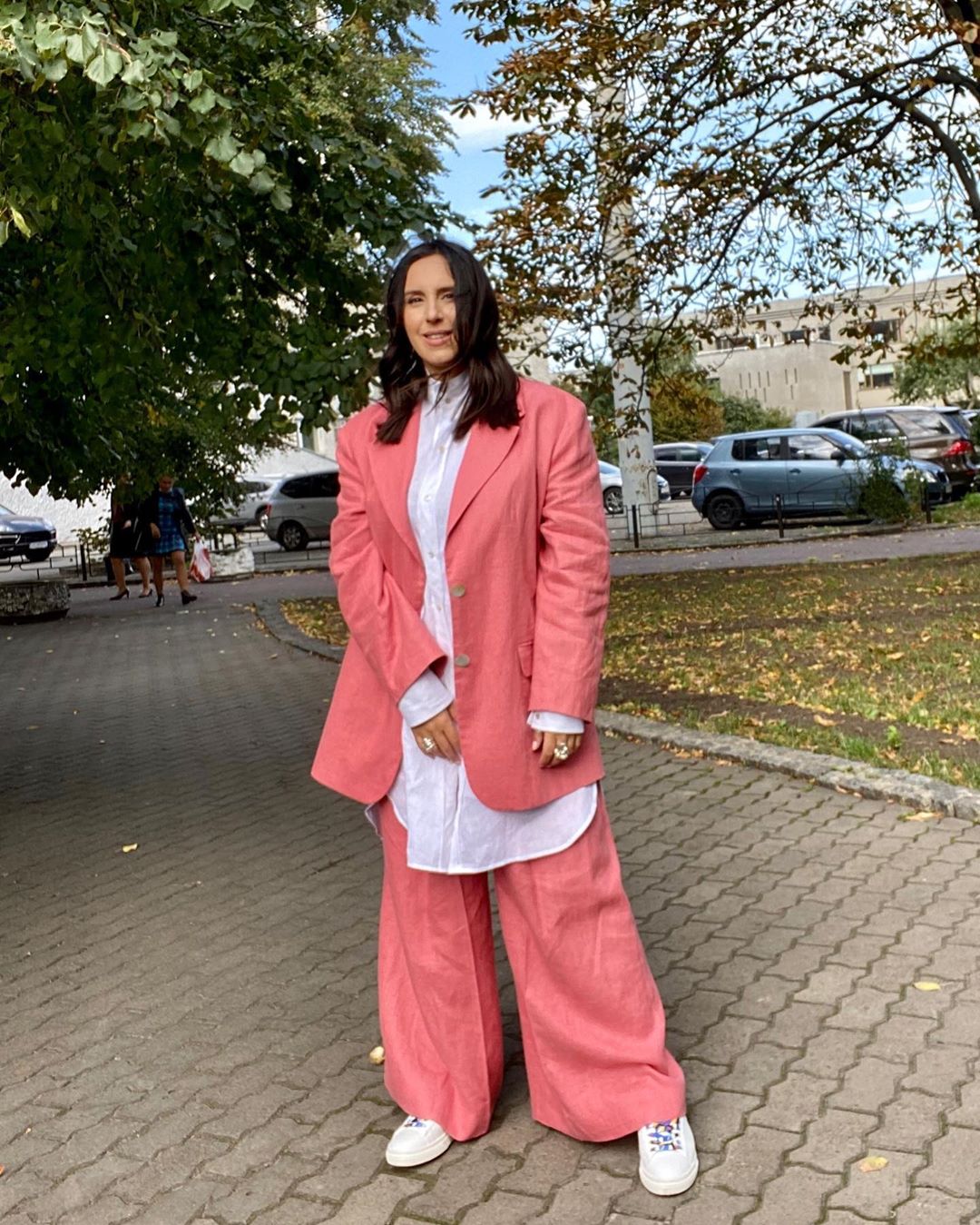 Осінь в рожевому кольорі: Джамала підкорила стильним образом і ніжністю з чоловіком