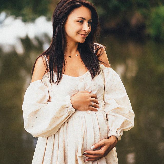 Підготували ліжечко і іграшки: вагітна Ілона Гвоздьова в білому зворушила зізнанням