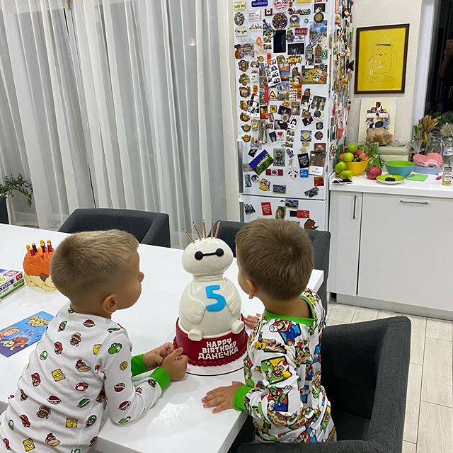 Щасливий MONATIK зворушив до сліз зізнанням синові-імениннику і дружині: ексклюзивні сімейні фото