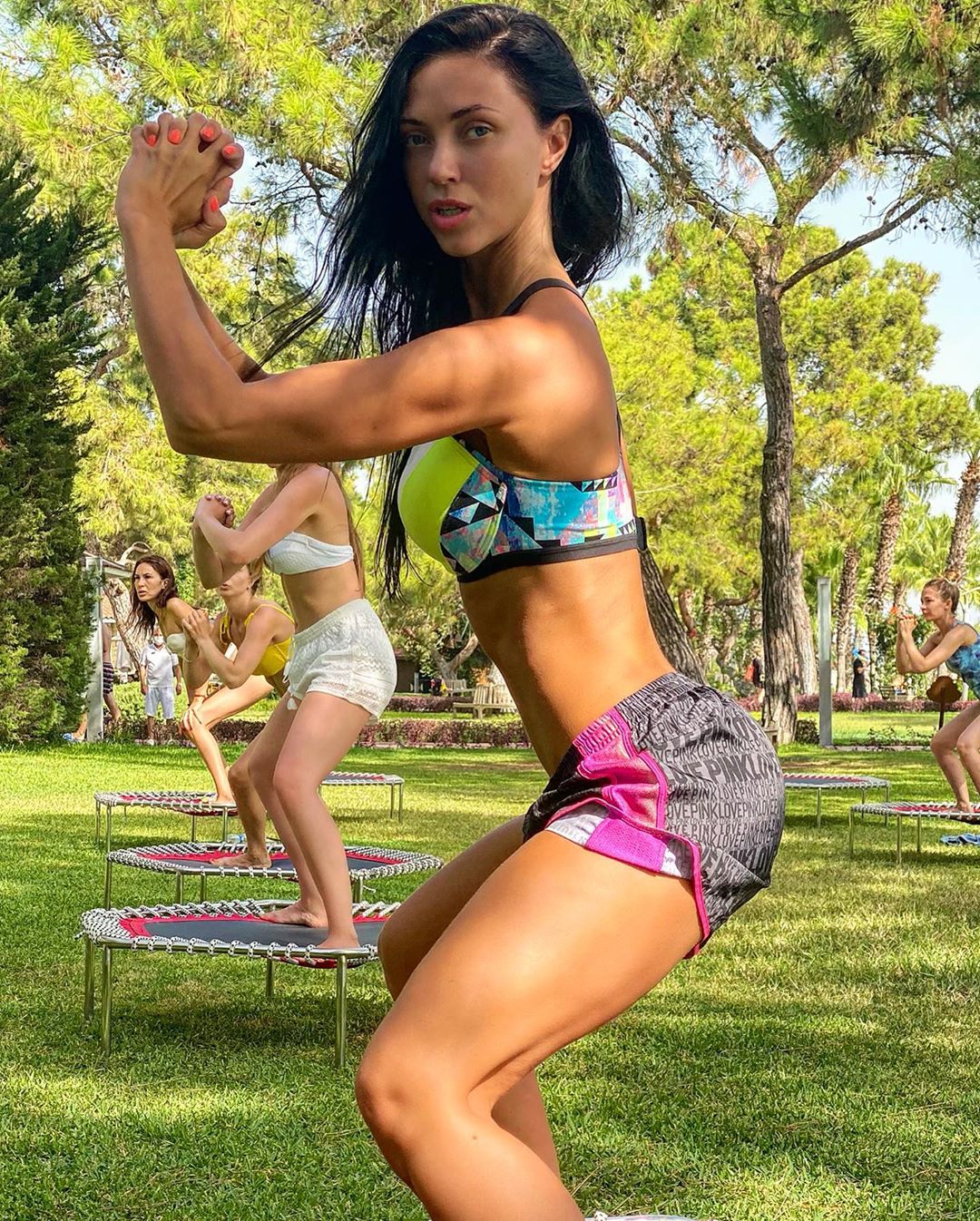 Віка з &quot;НеАнгелів&quot; показала, як підтримує ідеальну фігуру на відпочинку