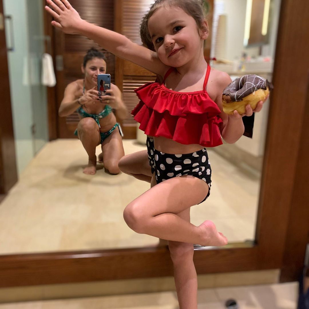 Відчуваю неймовірне щастя: Ілона Гвоздьова розчулила ніжними фото з донечкою