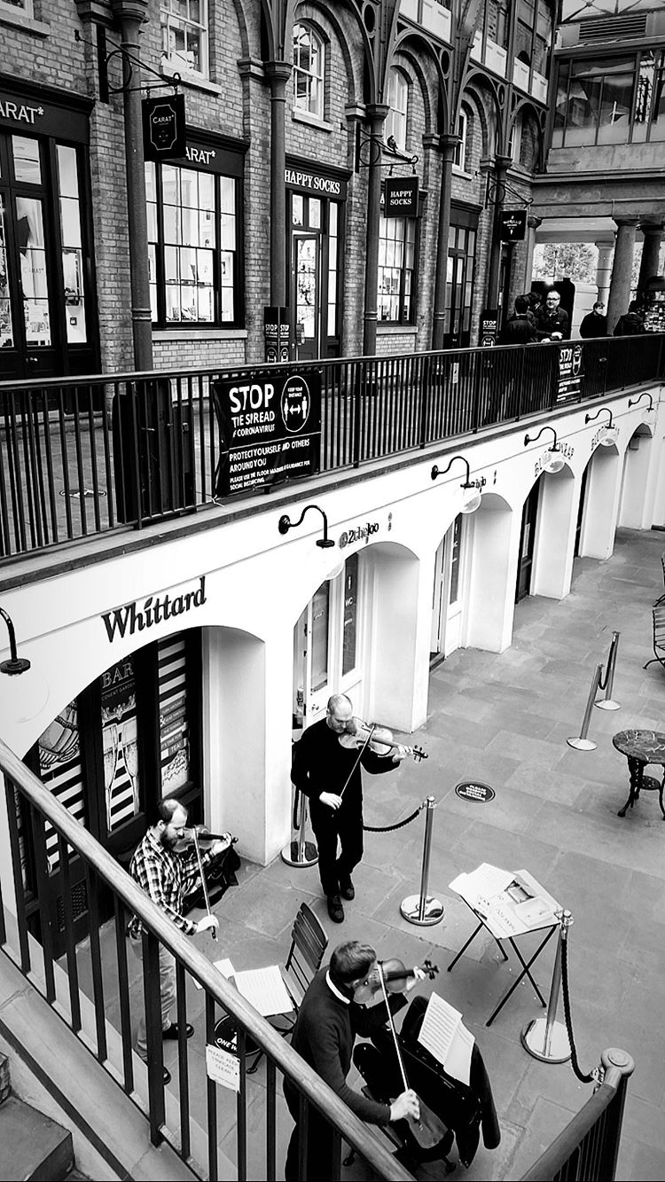 Весь в папу: Роузи Хантингтон-Уайтли показала редкие фото сына от Джейсона Стэтхема