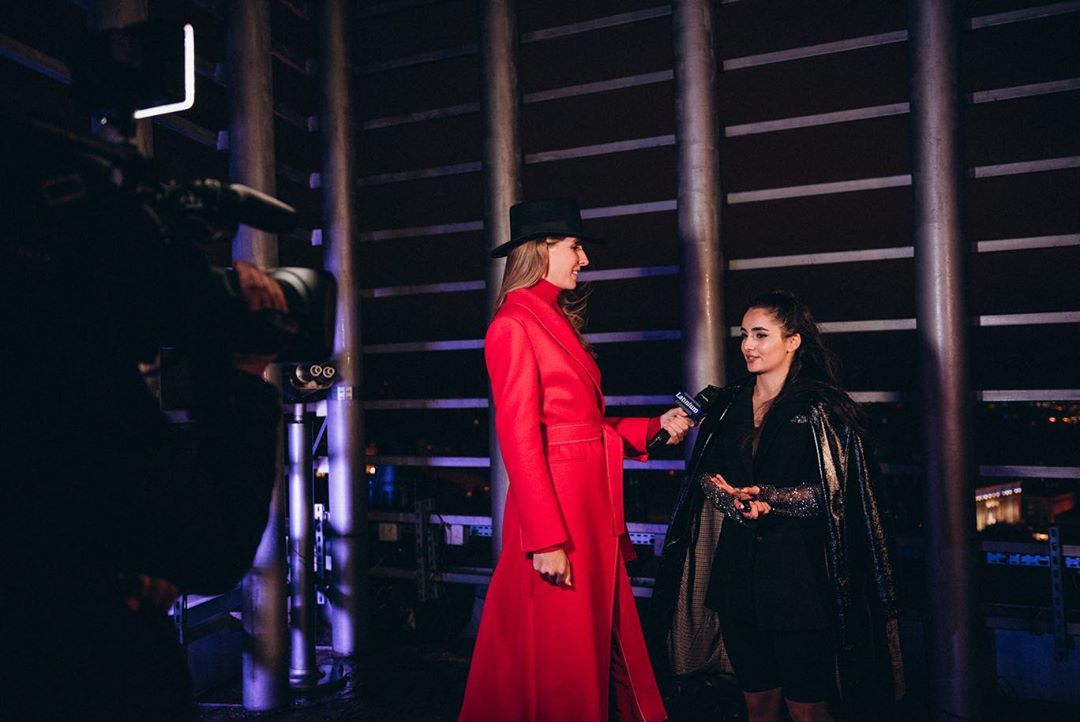 Стильная Катя Осадчая в наряде за 16 500 грн покорила ярким осенним образом