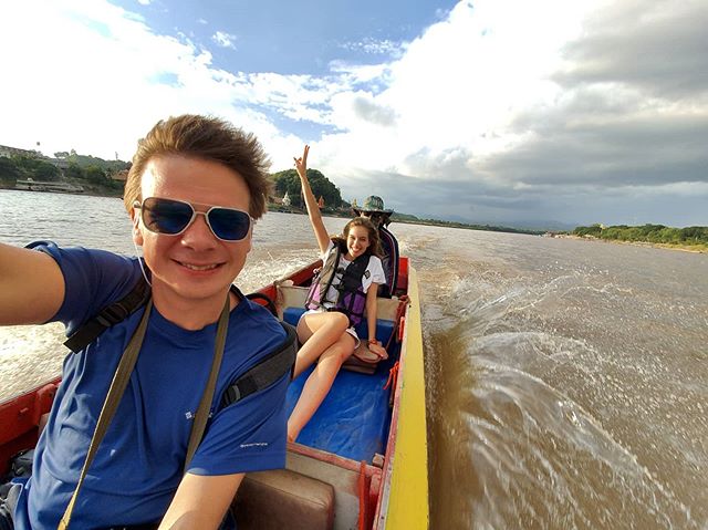 Спізнювалися на літак: Комаров розкрив деталі яскравої поїздки з коханою в Таїланд