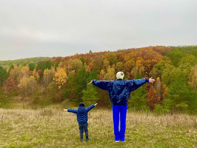 Катя Осадча зачарувала осіннім family look з синочком і зворушила Горбунова: тато сумує