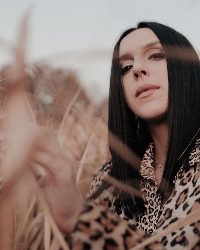 Стильна Джамала в сукні за 180 євро навчила віртуозно поєднувати "хижі" принти