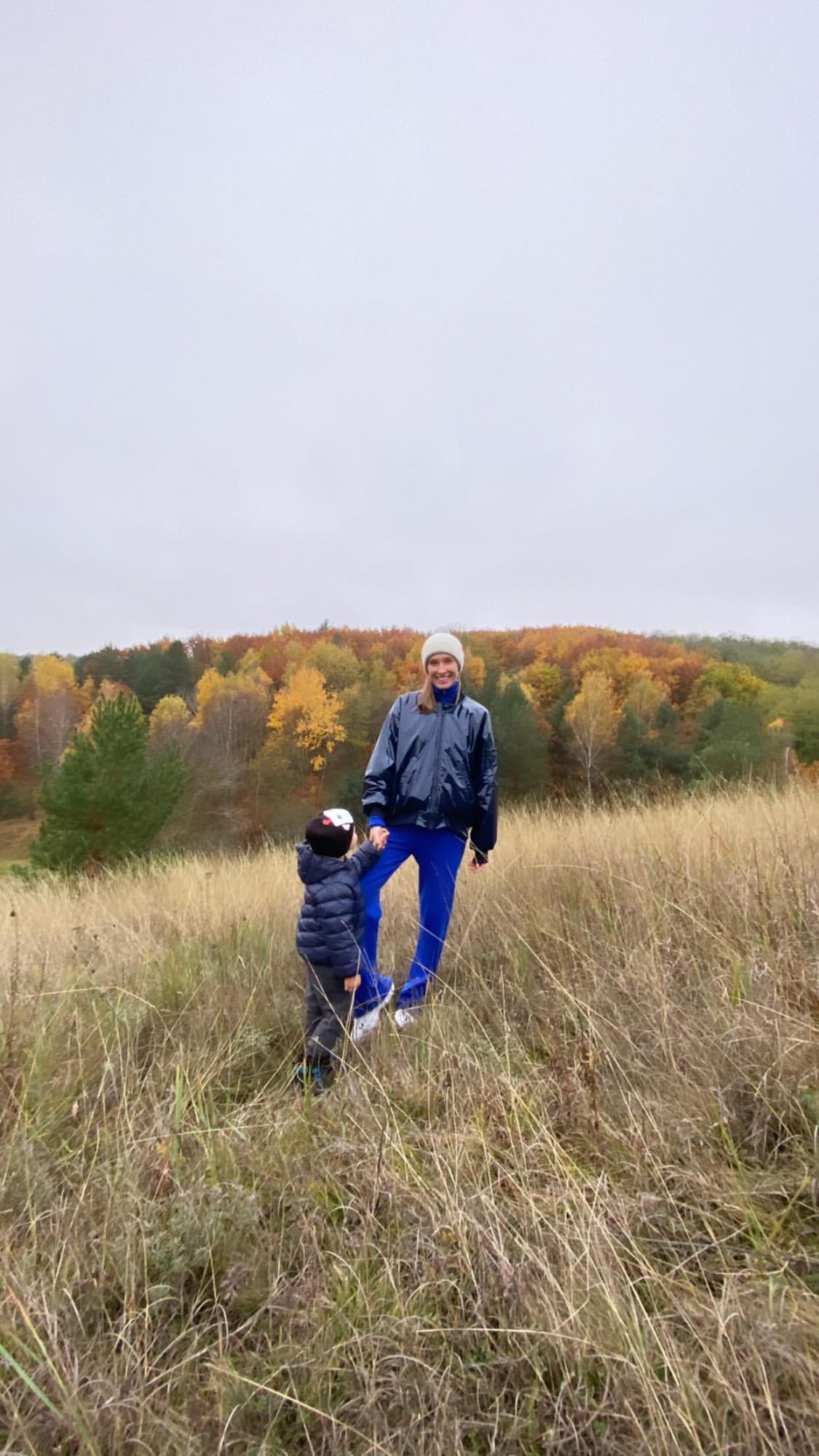 Катя Осадча зачарувала осіннім family look з синочком і зворушила Горбунова: тато сумує