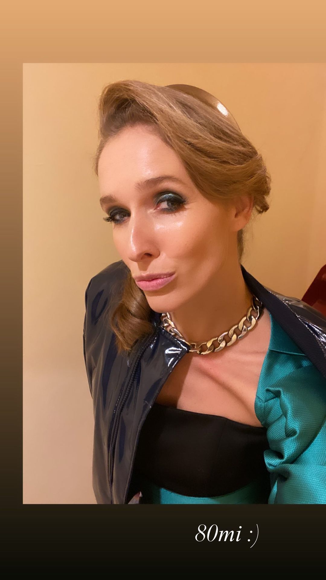 Стильна Катя Осадча вийшла в світ в ефектній сукні за 11 500 грн