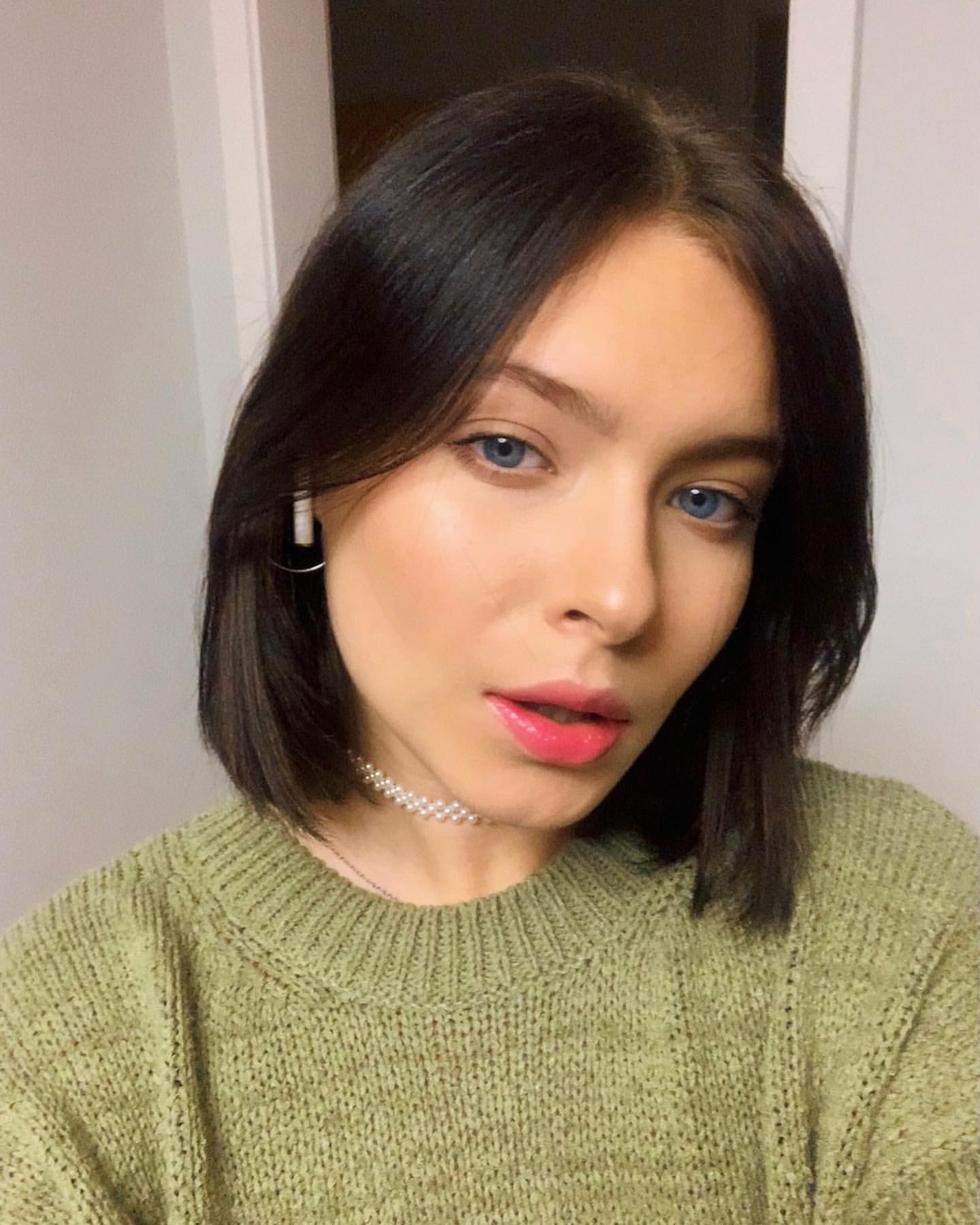 Глаз не оторвать: дочь Елены Кравец показала эксперименты с маминой косметикой