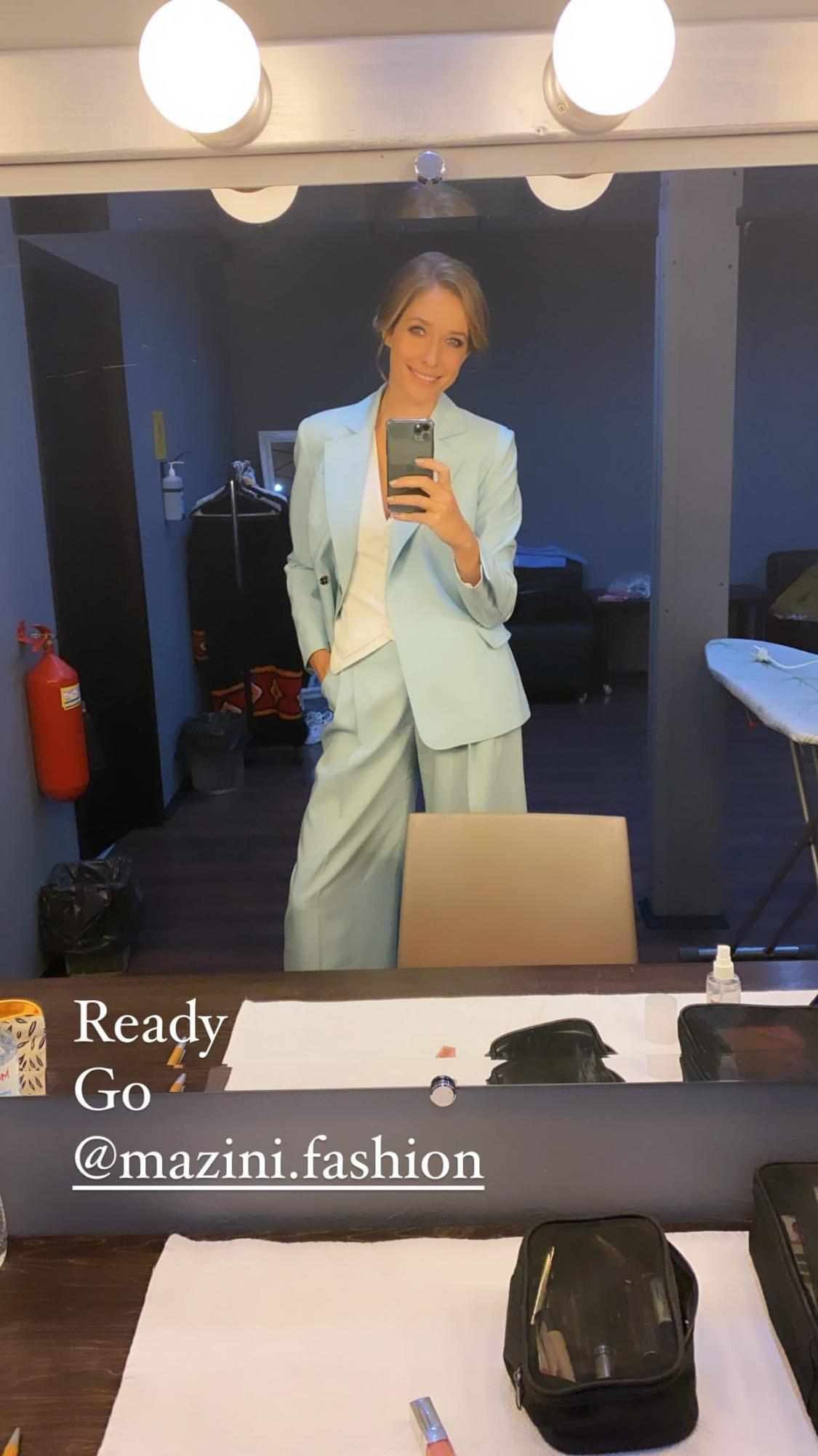 Сама елегантність: Катя Осадча вийшла в світ у стильному костюмі за 12 000 грн