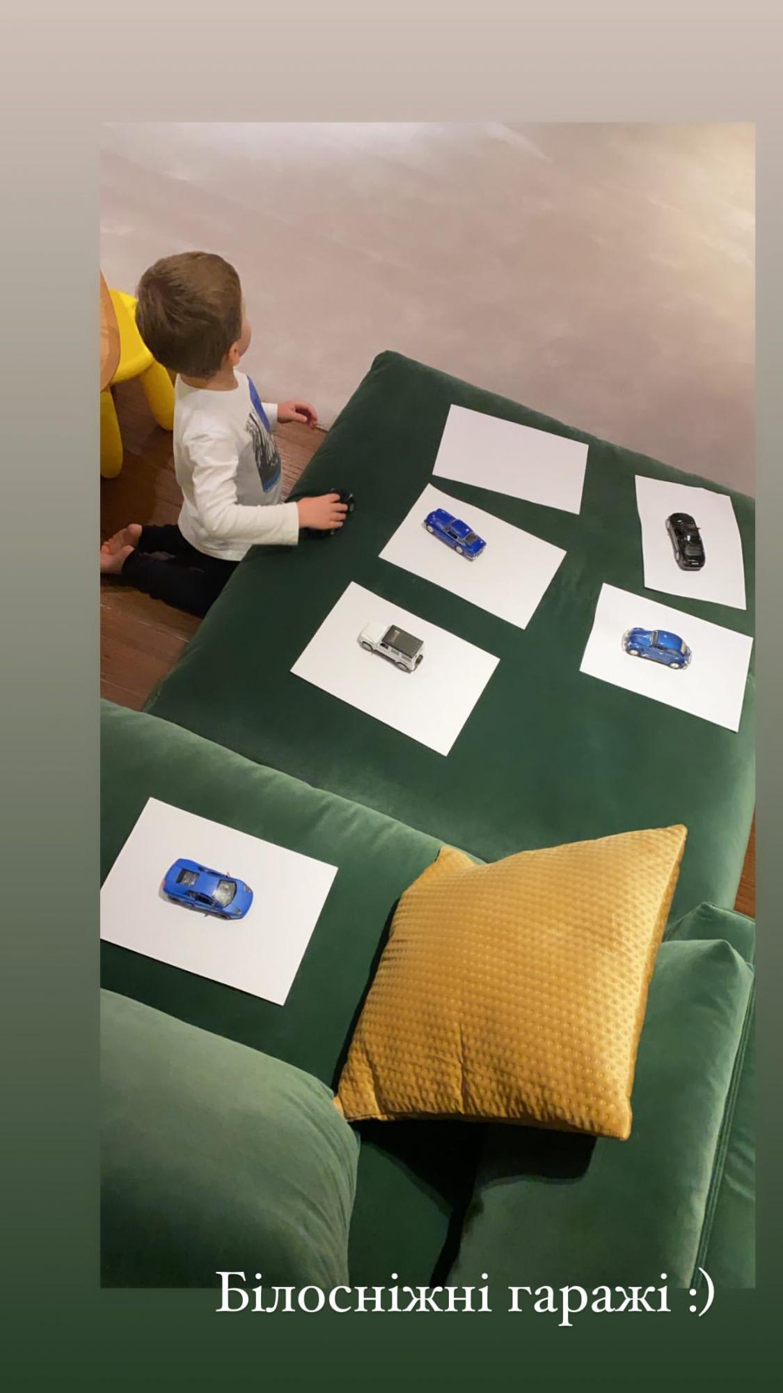 Катя Осадчая показала постельное фото и очаровала играми сынишки