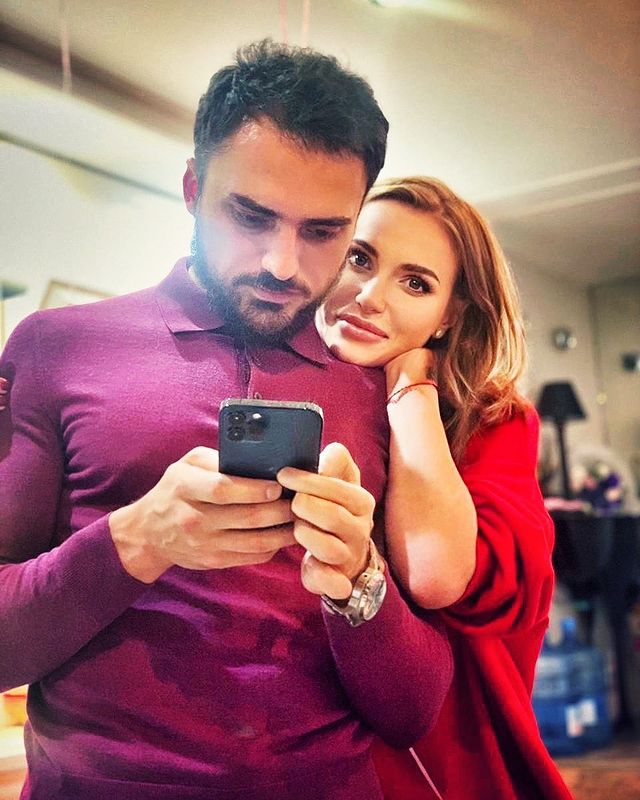 Вчера не мой, сегодня мой: Слава Каминская спровоцировала сеть фото с бывшим, он не смолчал