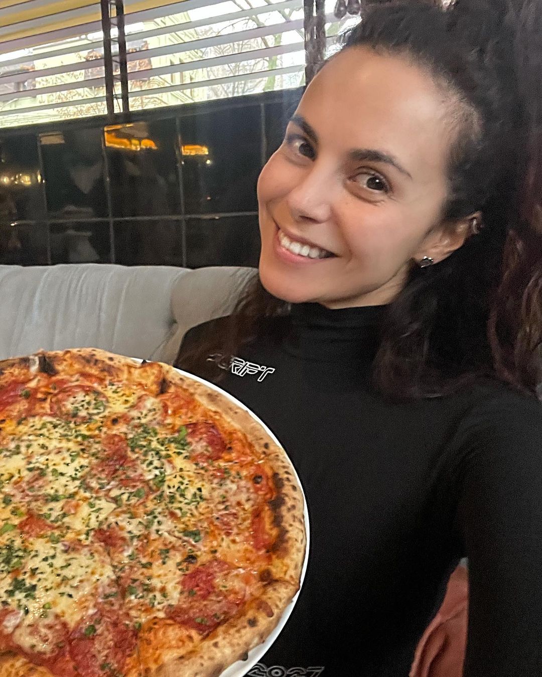 Не тренировками едиными: Настя Каменских показала, что ест в выходной день