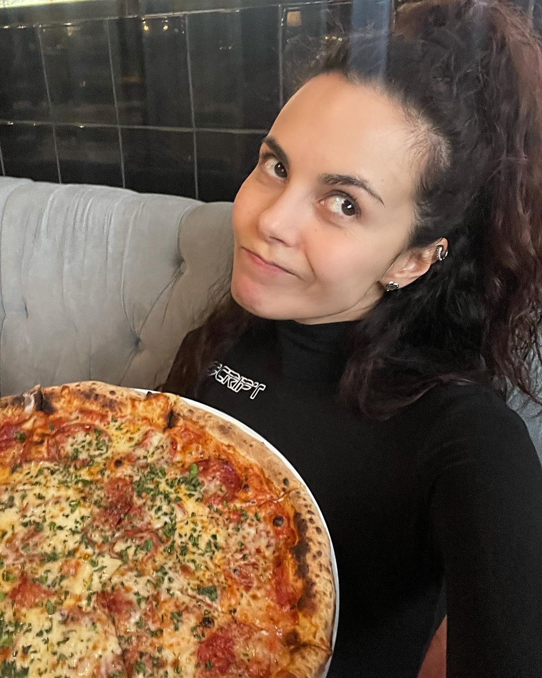 Не тренировками едиными: Настя Каменских показала, что ест в выходной день