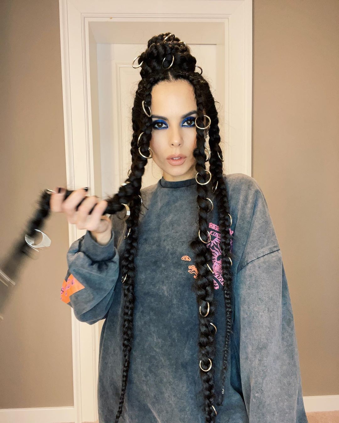 Слизано у Саниной: Настя Каменских шокировала фанатов новой прической