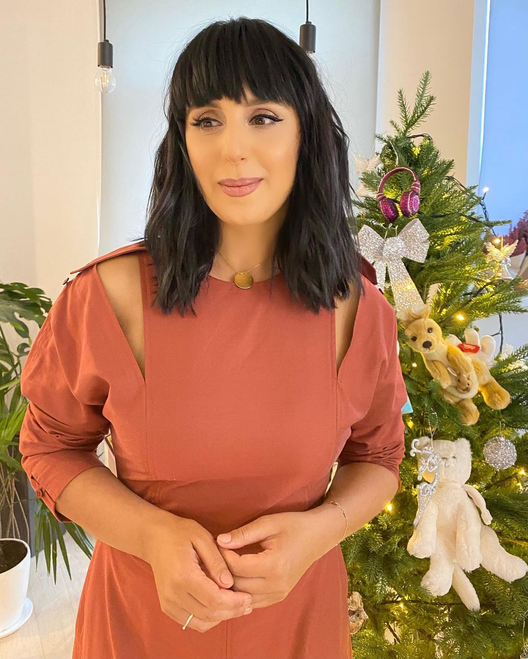 Пока, песочек, привет, елка: Джамала шокировала поклонников своим нарядным платьем