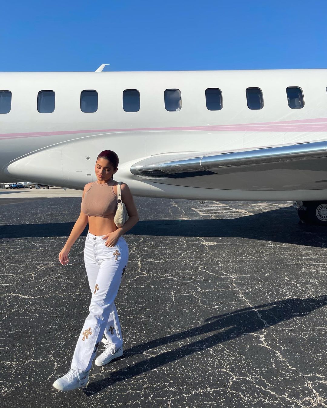 Вау-эффект: Кайли Дженнер показала, как быстро сделать грудь максимально объемной