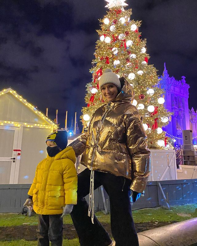 Редкие кадры: Горбунов и Осадчая показали лицо сыночка-копии папы на фото в центре Киева