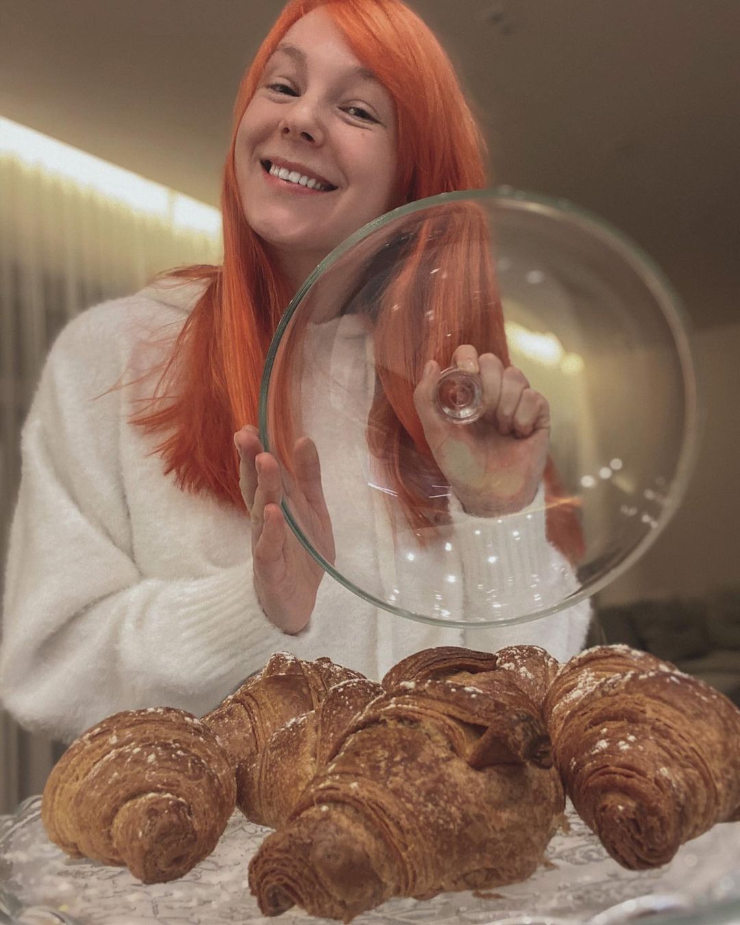 Змінити свою реальність: Світлана Тарабарова в стильному светрі дала цінну пораду сімейним парам