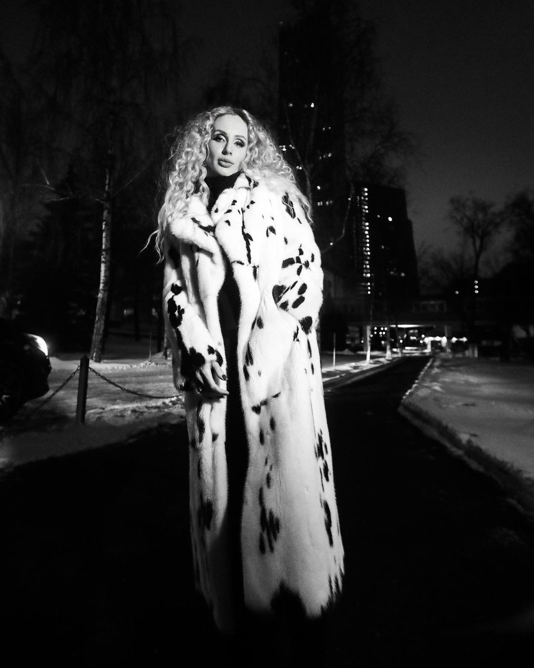 Красивая и нежная: Светлана Лобода покорила сеть стильным образом в длинной шубке