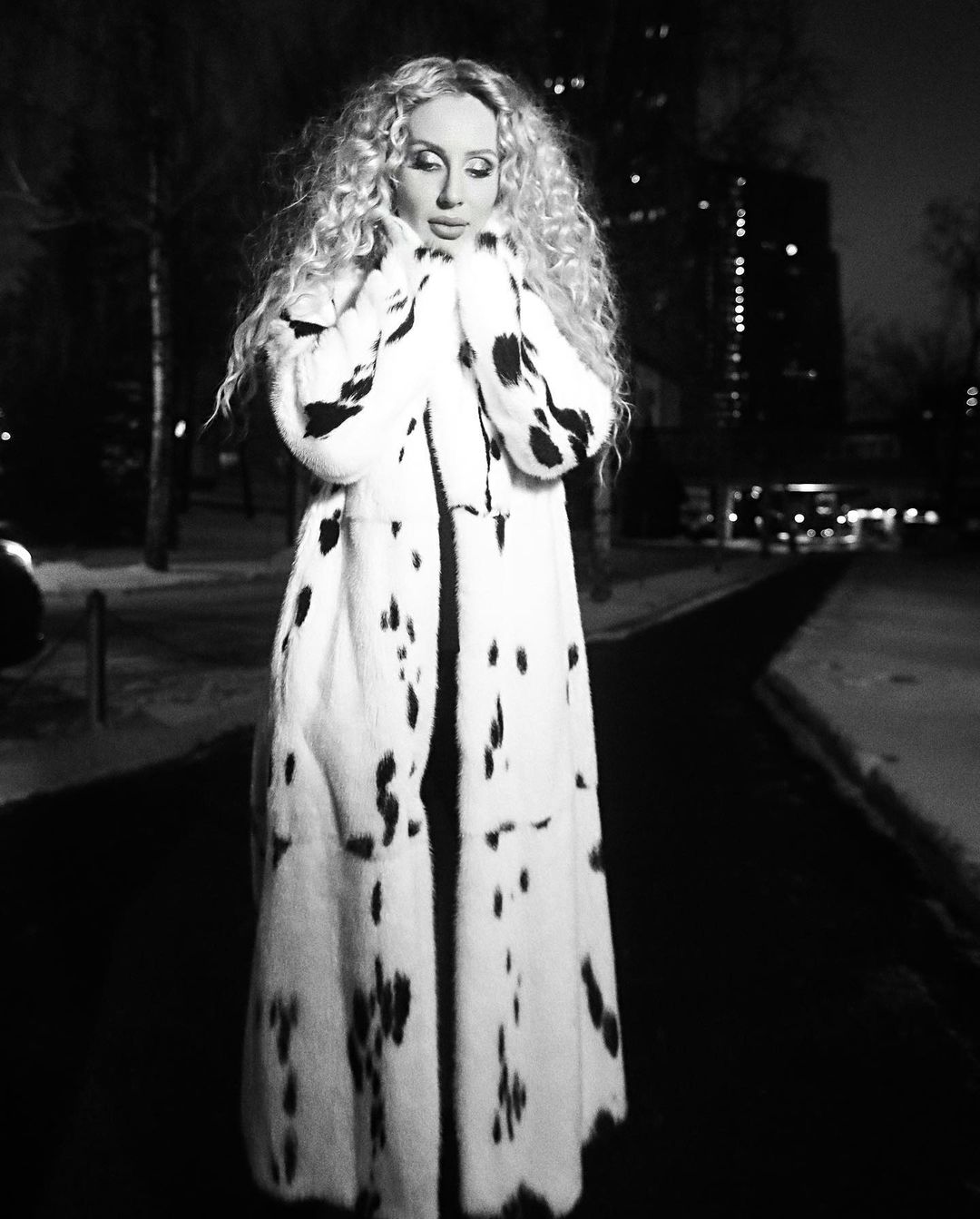 Красивая и нежная: Светлана Лобода покорила сеть стильным образом в длинной шубке