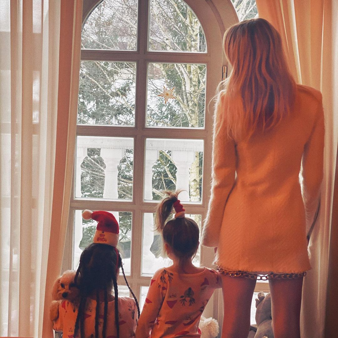 Ніжність і теплота: Світлана Лобода захопила мережу фото з дочками в піжамах