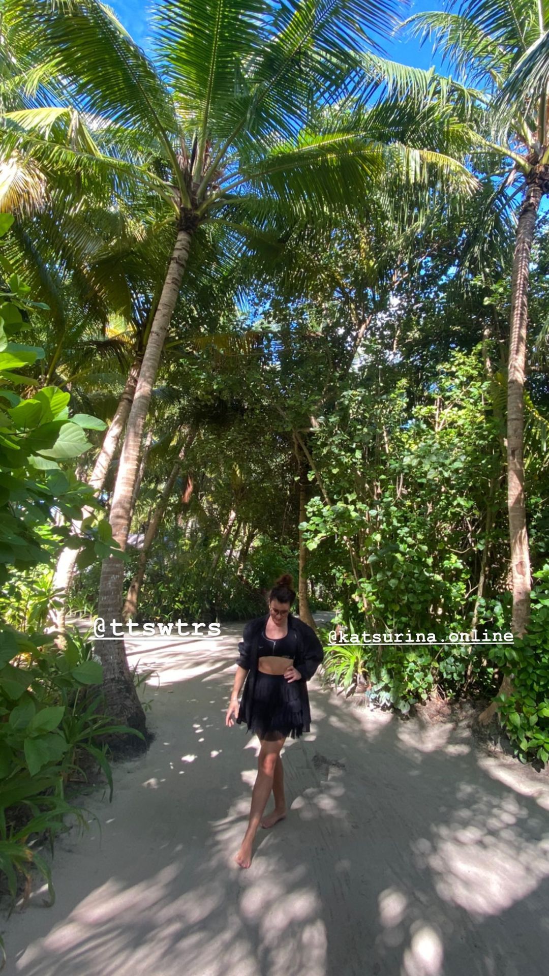 MONATIK с женой и детьми встретил Рождество под пальмами: самый счастливый человек