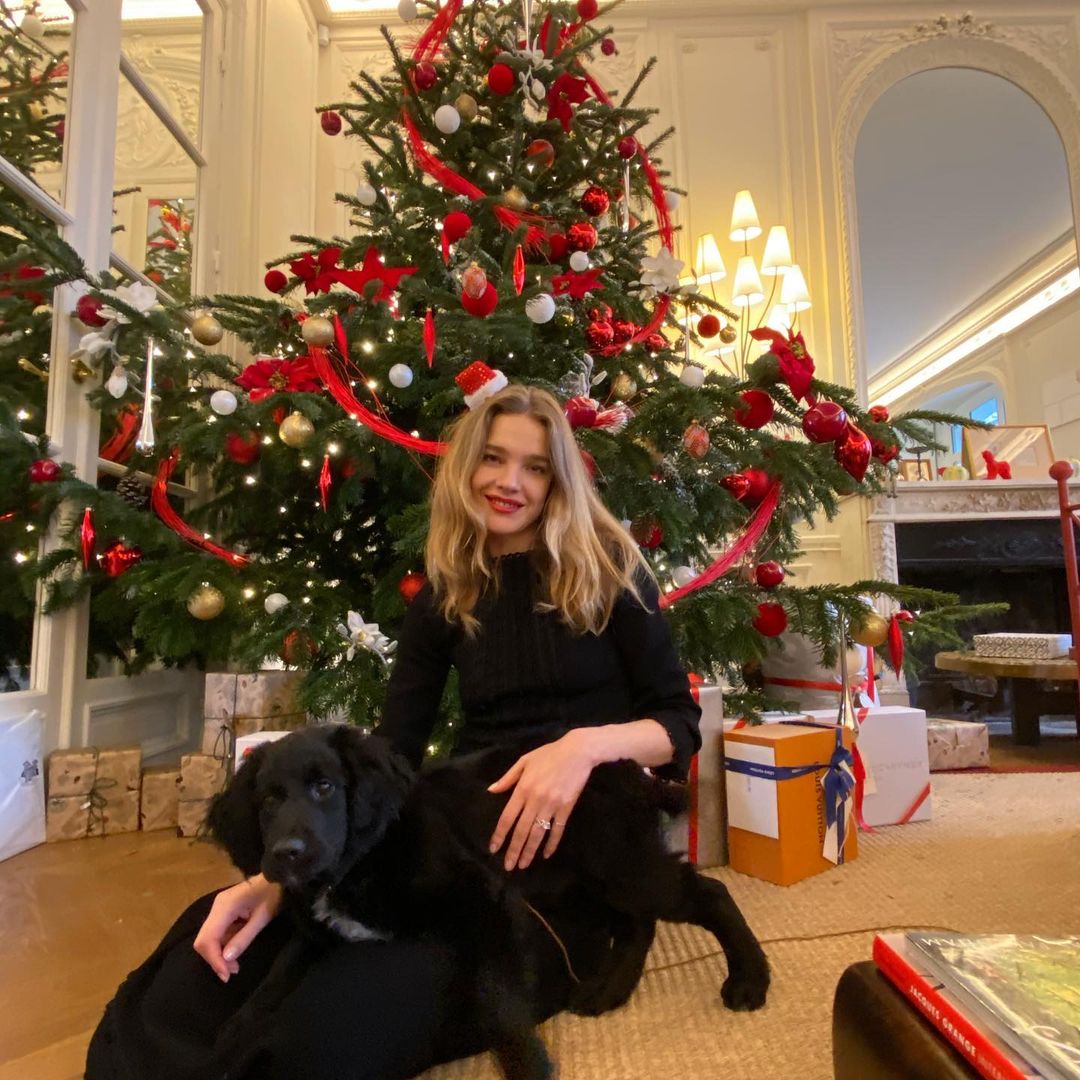 Роскошная простота: Наталья Водянова похвасталась точеной фигурой в самом модном платье зимы