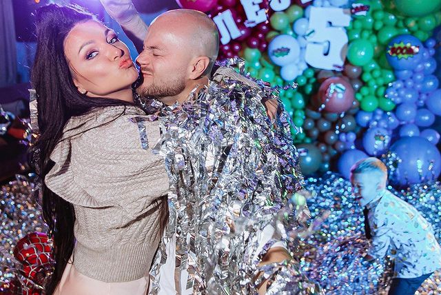 Дружина Ями розсекретила 3 складові сімейного щастя і заінтригувала святковим фото: тільки не питайте