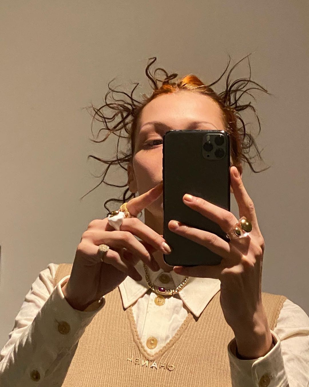 Привіт з дитинства: Белла Хадід, Айріс Лоу і Хейлі Бібер показали наймодніший аксесуар зими 2021