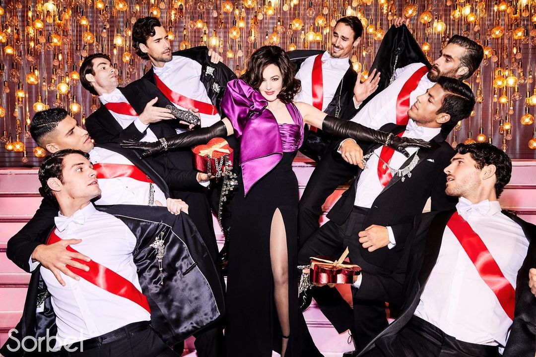 Танцівниця кабаре: 56-річна Моніка Беллуччі повторила спокусливий образ Мадонни для глянцю