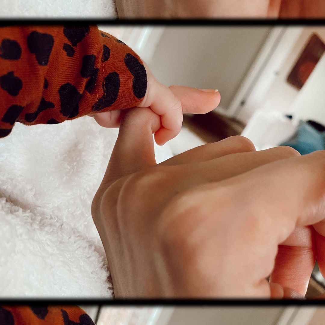 Слишком мило: Джиджи Хадид растрогала редким фото 3-месячной дочери в модном наряде