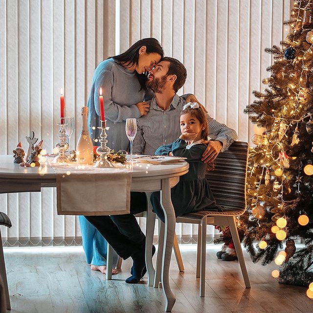 Илона Гвоздева очаровала семейным Рождеством трех поколений: глаза радуются
