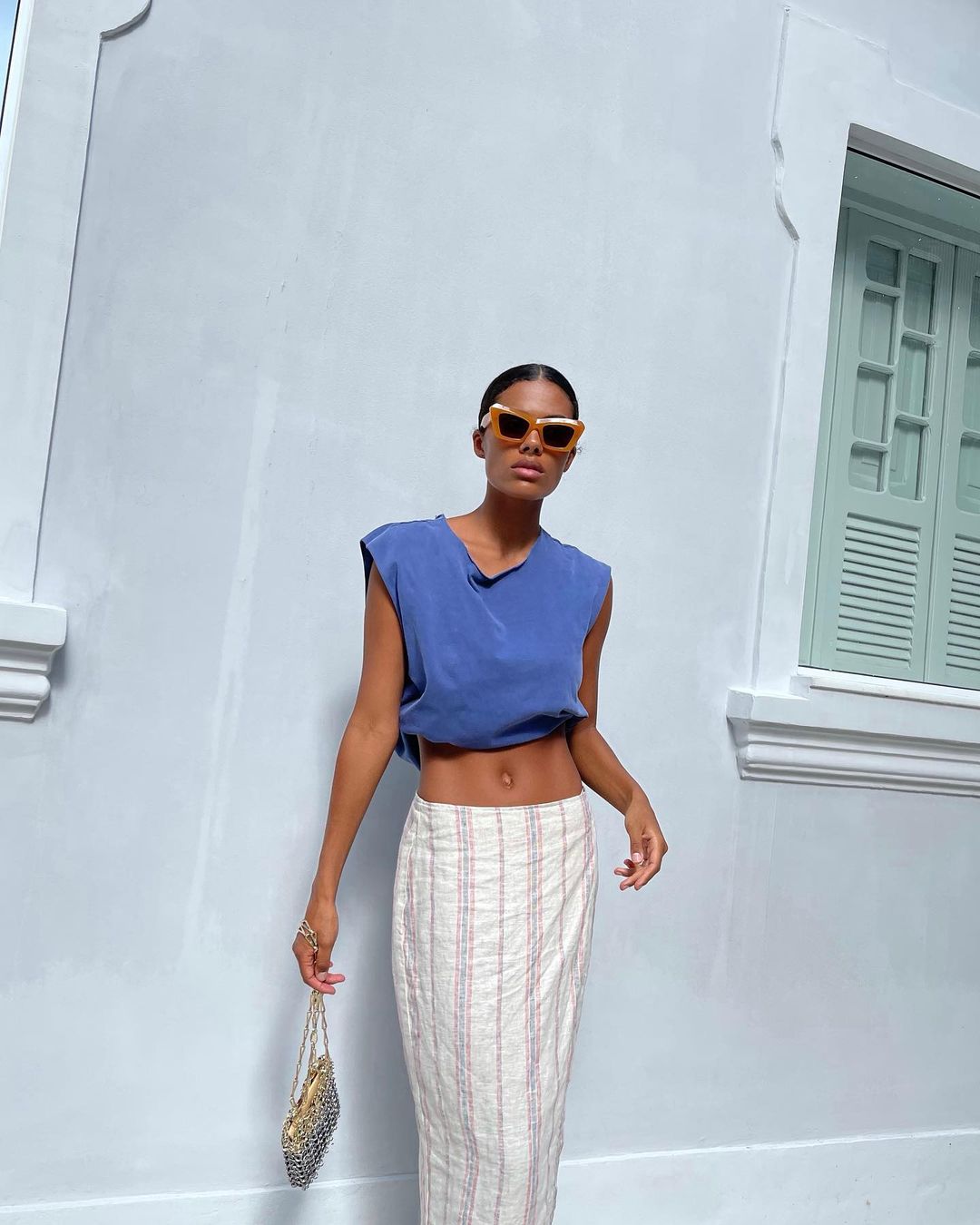 Тіна Кунакі в прозорій сукні з хижим принтом захопила витонченою фігурою