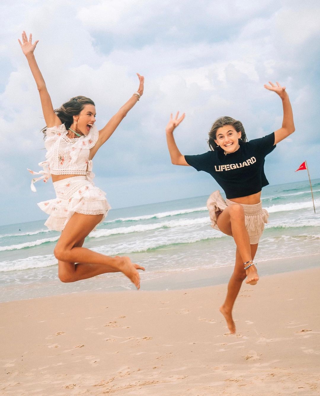 Яка ж вона красива! 12-річна дочка Алессандри Амбросіо підкорила мережу модельною зовнішністю