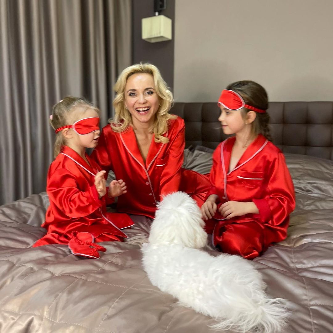 Какие милые крошки: Лилия Ребрик покорила сеть снимками с дочками в стильных пижамах