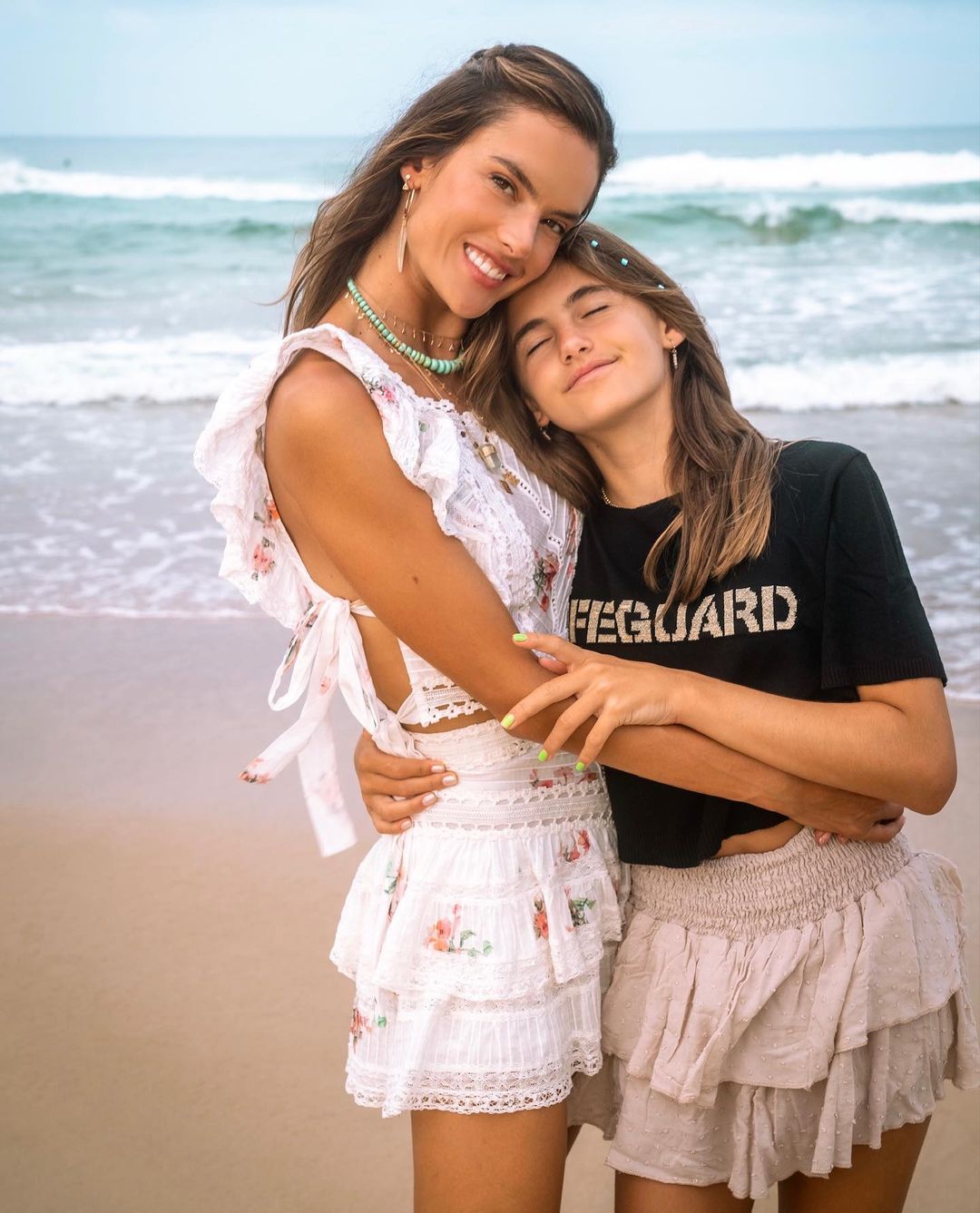 Яка ж вона красива! 12-річна дочка Алессандри Амбросіо підкорила мережу модельною зовнішністю