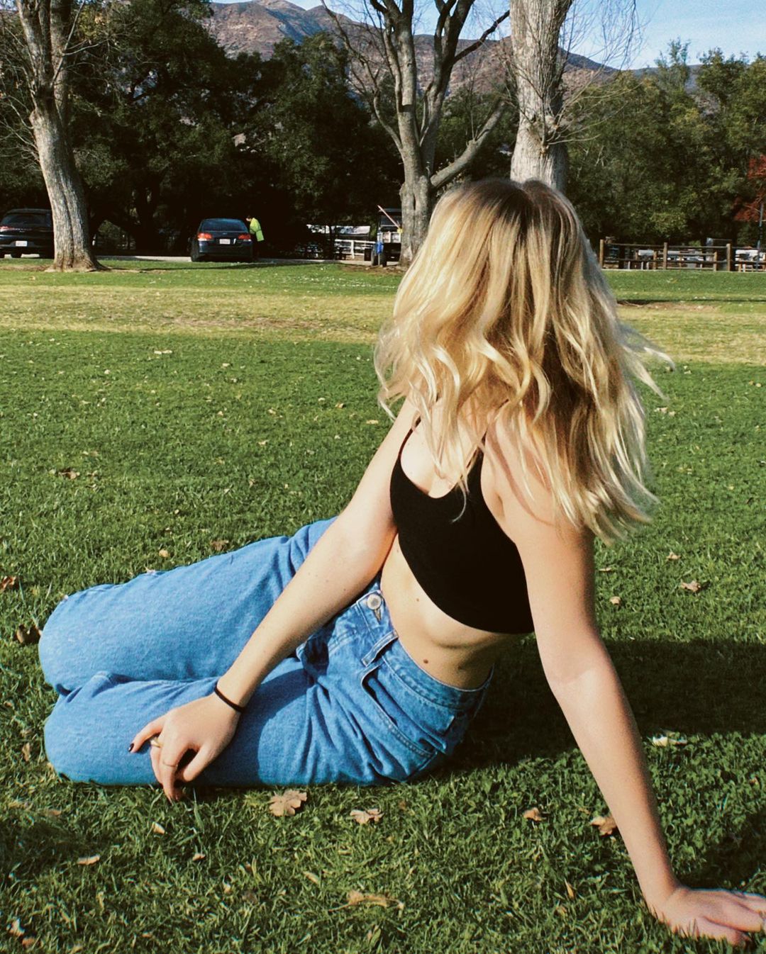 Яркая девочка: дочь Веры Брежневой весело проводит время в солнечной Америке