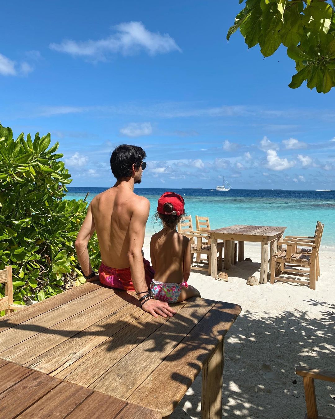 Есть чему поучиться: Кухар с мужем очаровали детскими шалостями на Мальдивах