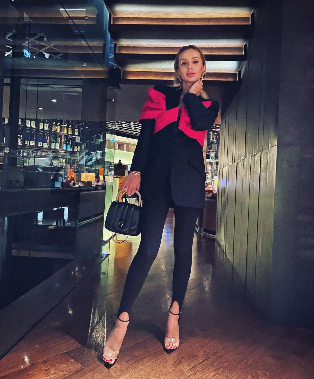 Лучшая: Светлана Лобода в брендовом костюме сразила фанатов стройными ногами